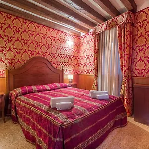 home-venice-apartments-piazzale-roma.hotelinveneto.com/